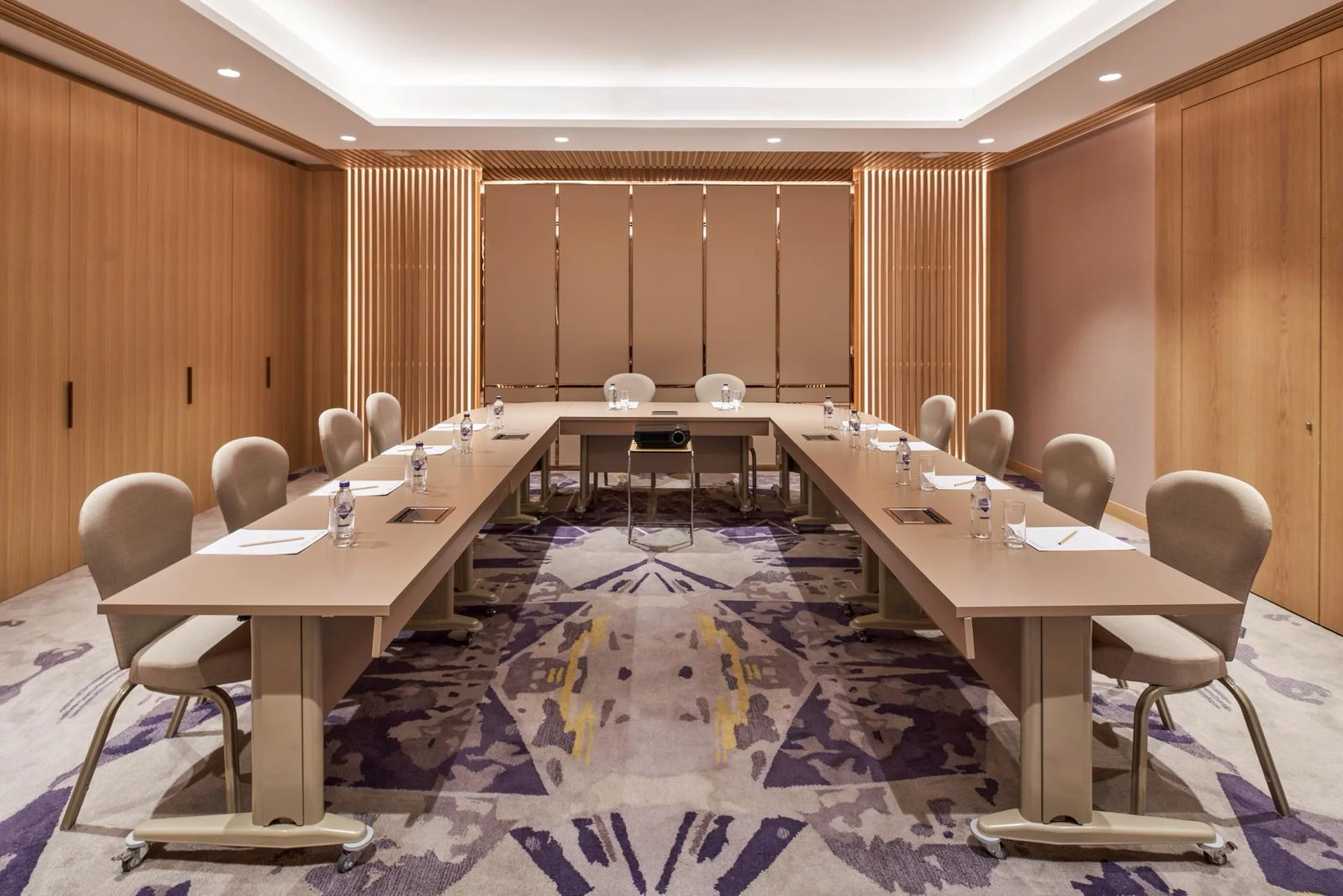 U düzen toplantı salonu