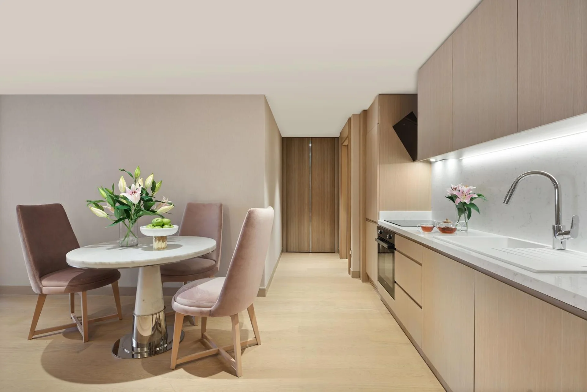 Oda içi mutfak ve oturma alanı